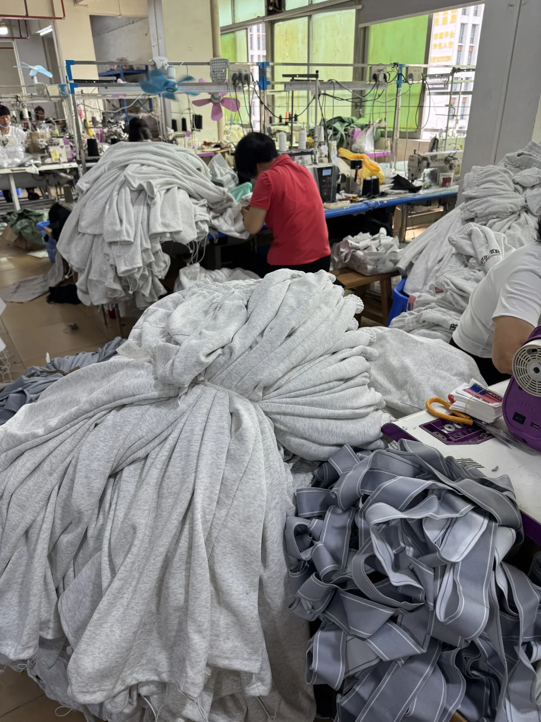 广州专做裤子服装厂，小批量生产50起做