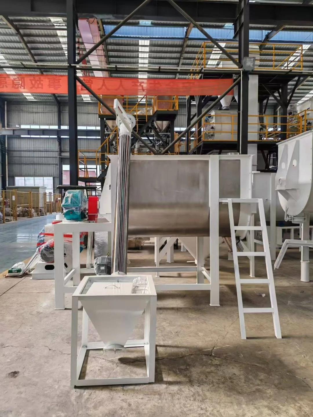 饲料搅拌机的选择标准及卧式搅拌机的优势