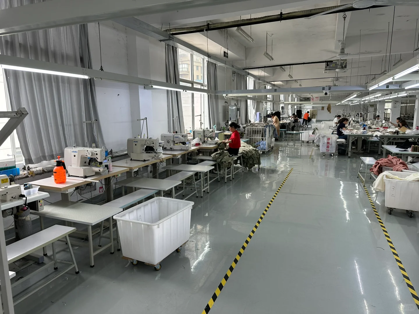 整齐又干净的快返女装高端工厂❤️❤️❤️???