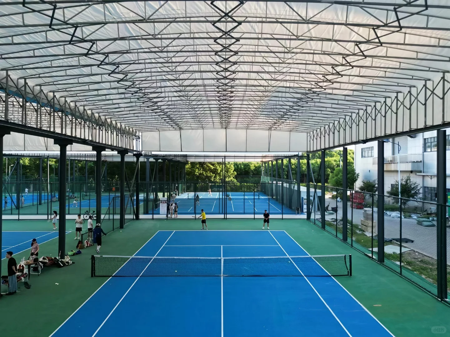 球场雨棚轨道雨棚电动伸缩雨蓬活动雨篷帐篷