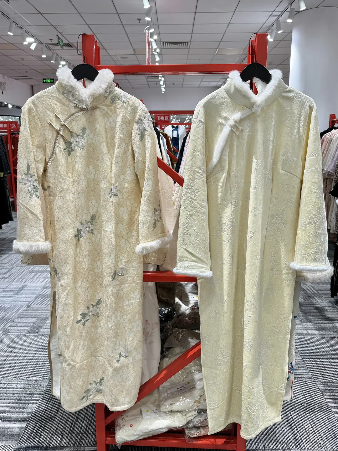 北京2000㎡的服装工厂！衣服均价80太牛了。。