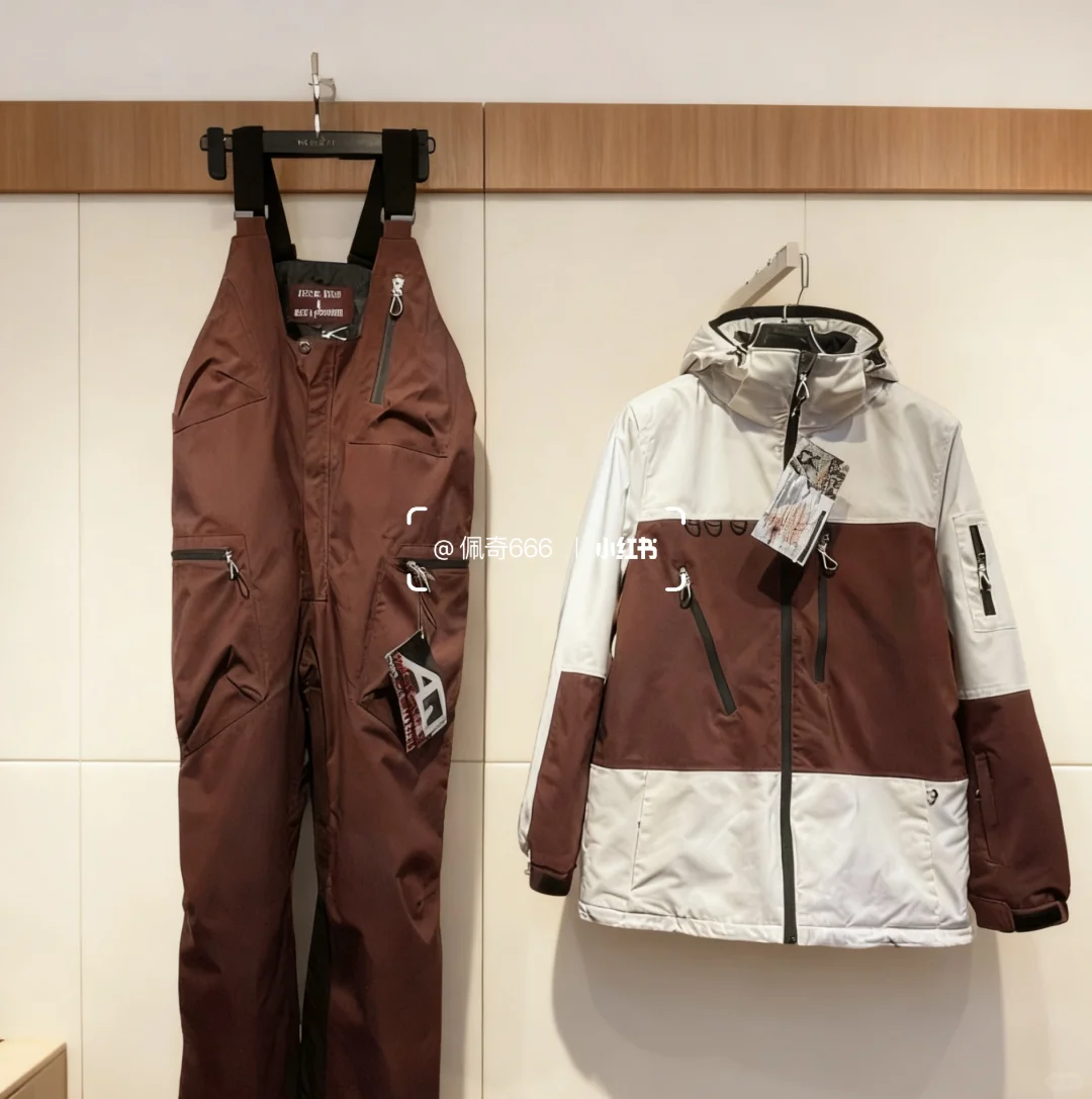 原先九百多的滑雪服套装现半价拿下工厂保本