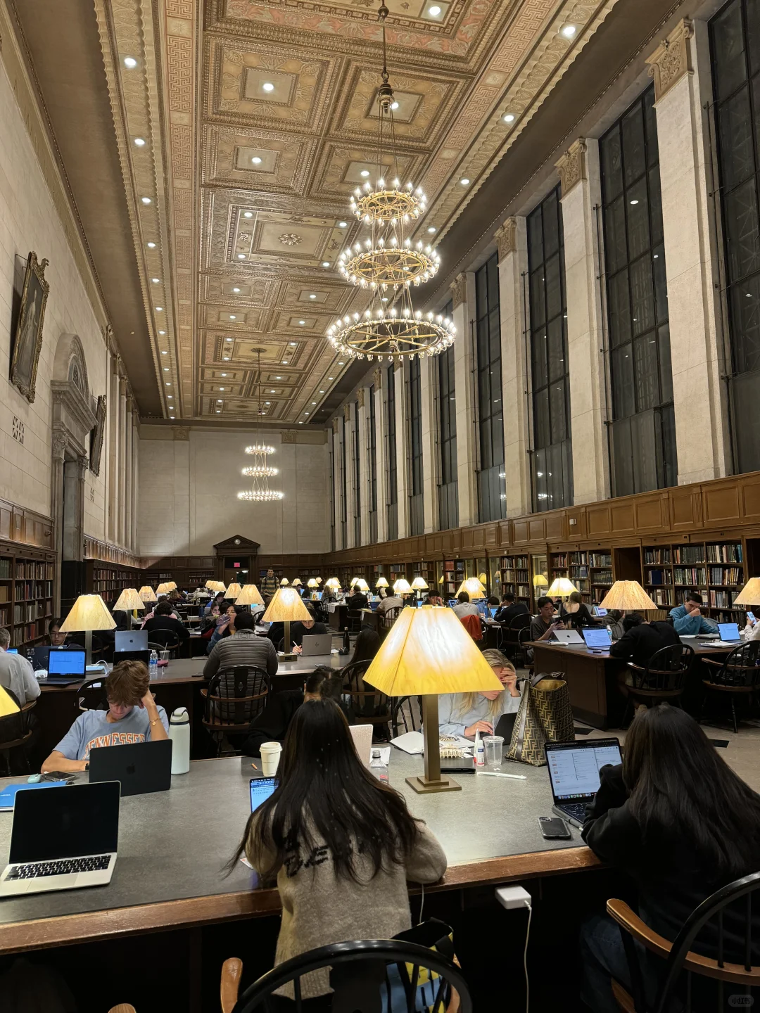 哥大晚上10:45的图书馆