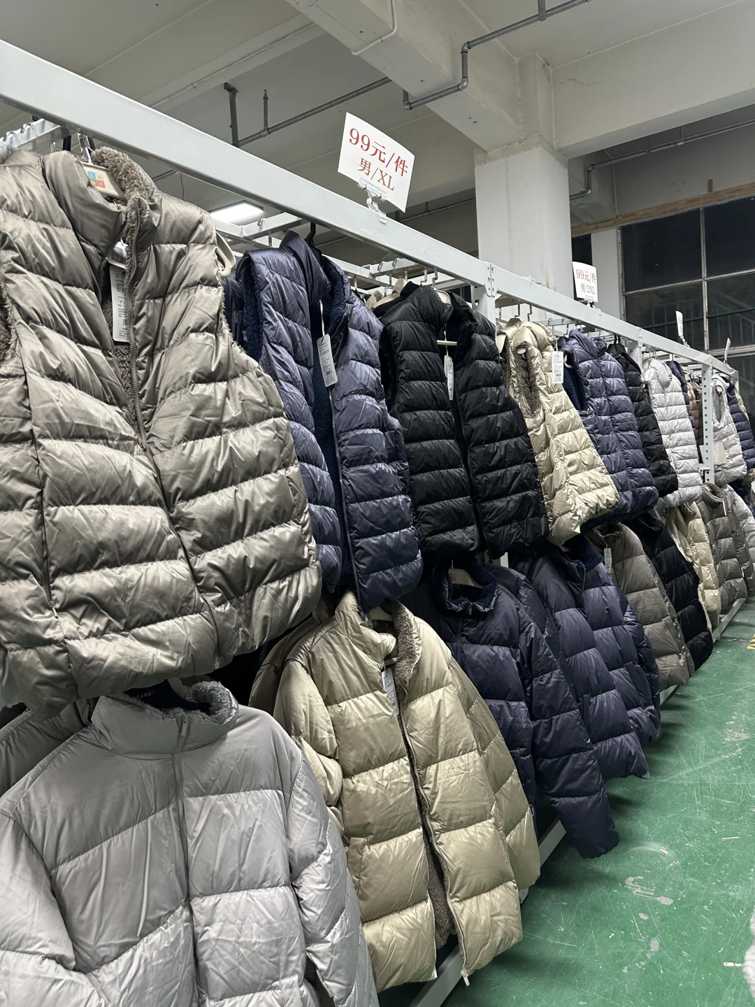 下班路过发现了宝藏服装工厂店！