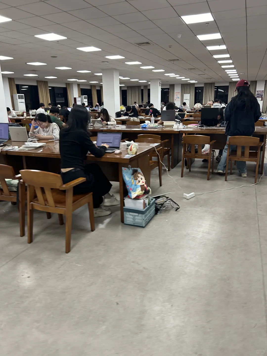 晚上十点的温大图书馆