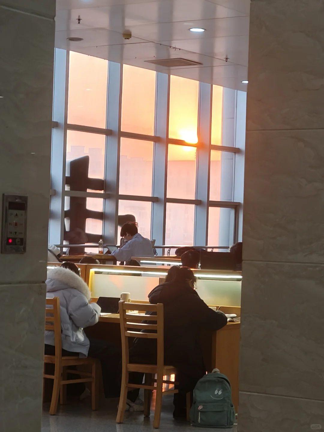 SNNU图书馆夕阳?