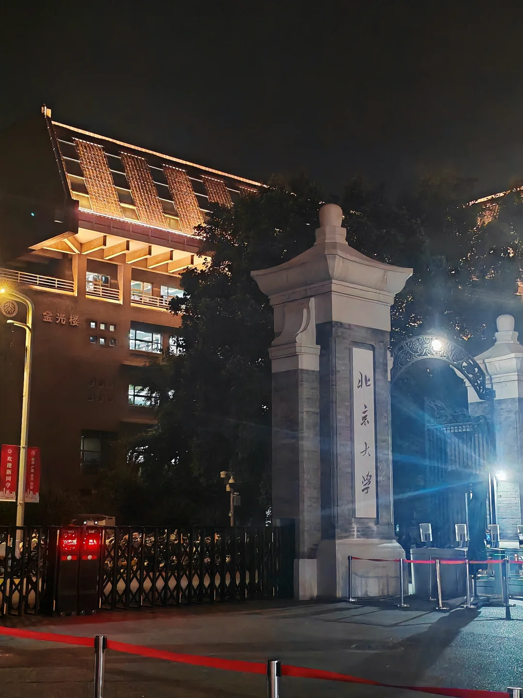 8月22日晚八点 北大图书馆 大家都好努力啊