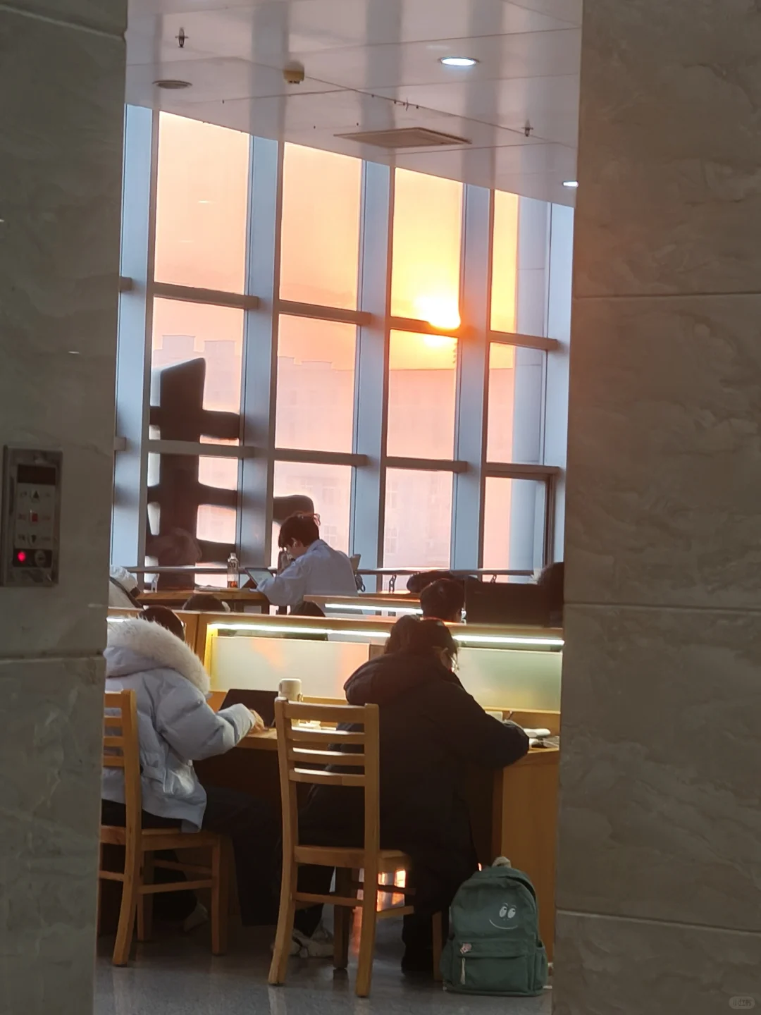 SNNU图书馆夕阳?