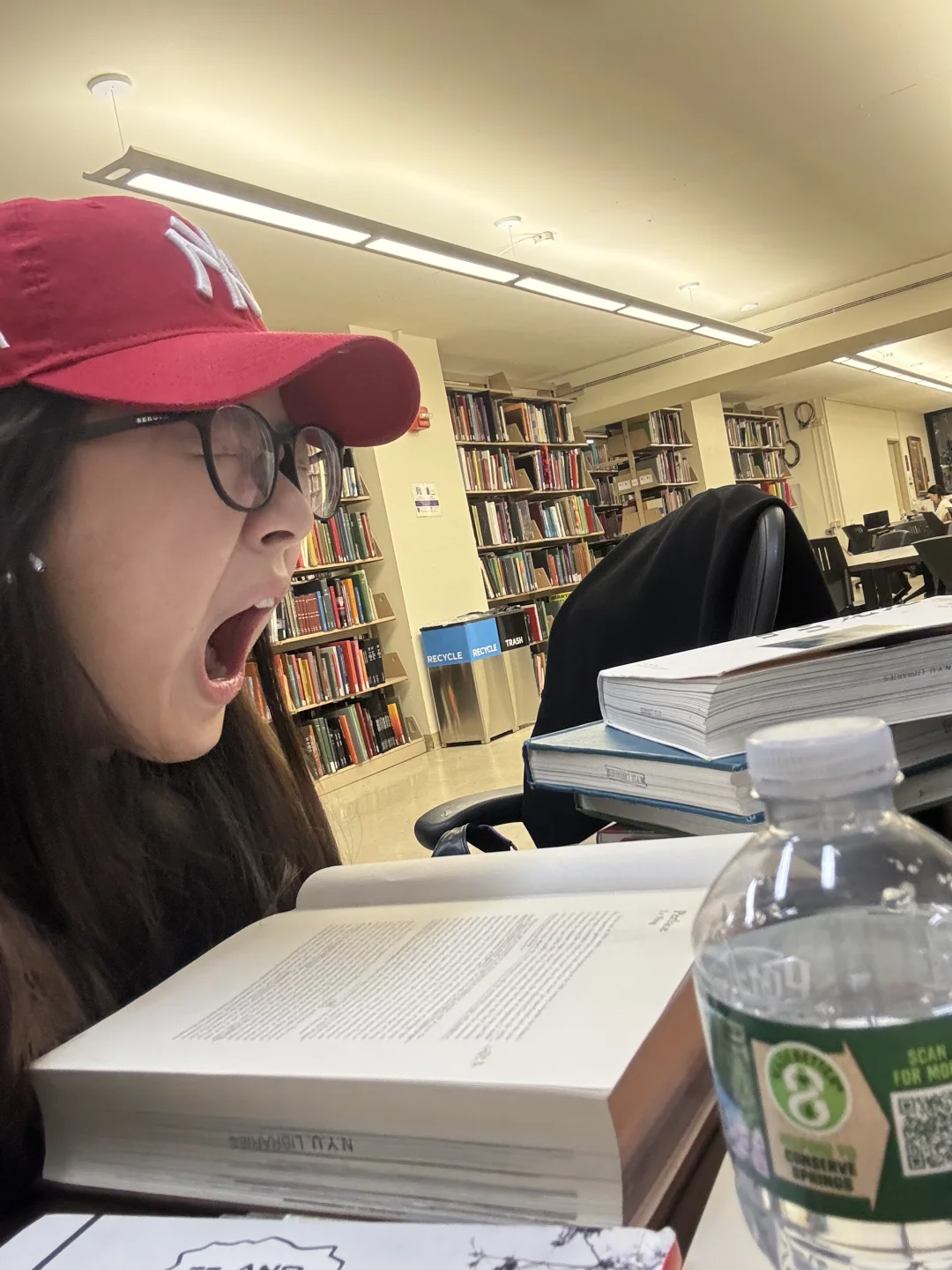 ?都给我去学！学成图书馆里的雕塑!!!