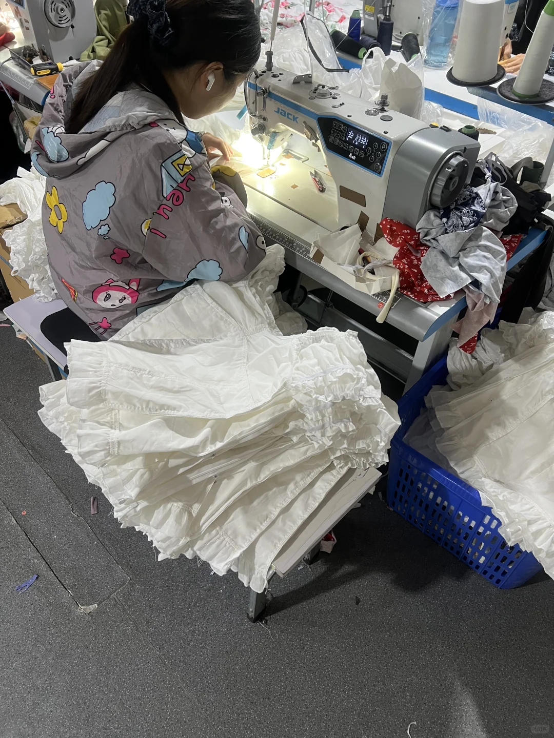 广州服装加工厂，可一件打版做样，免费起版