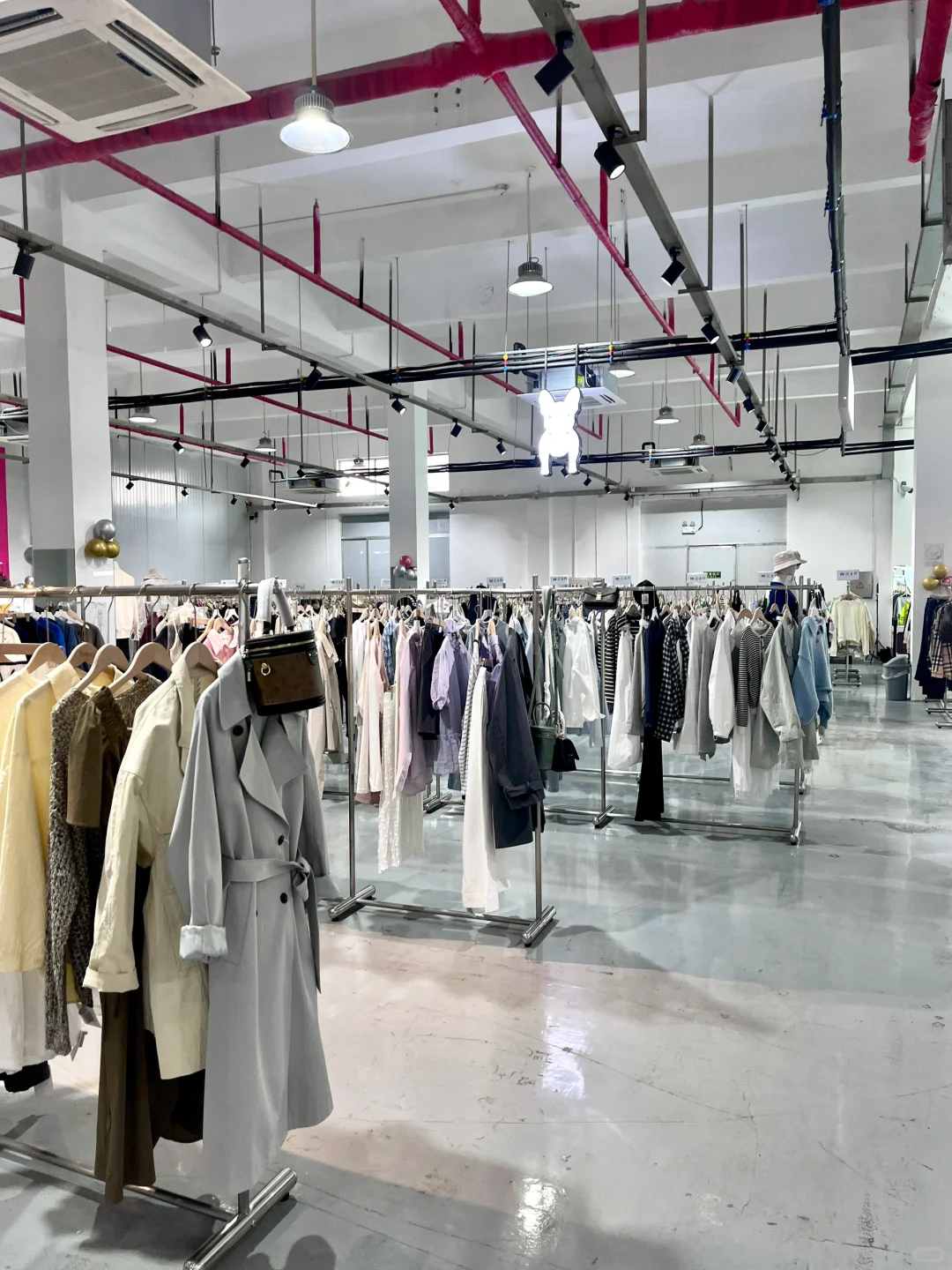 烟台这家店是懂i人的！超大服装工厂好逛好买