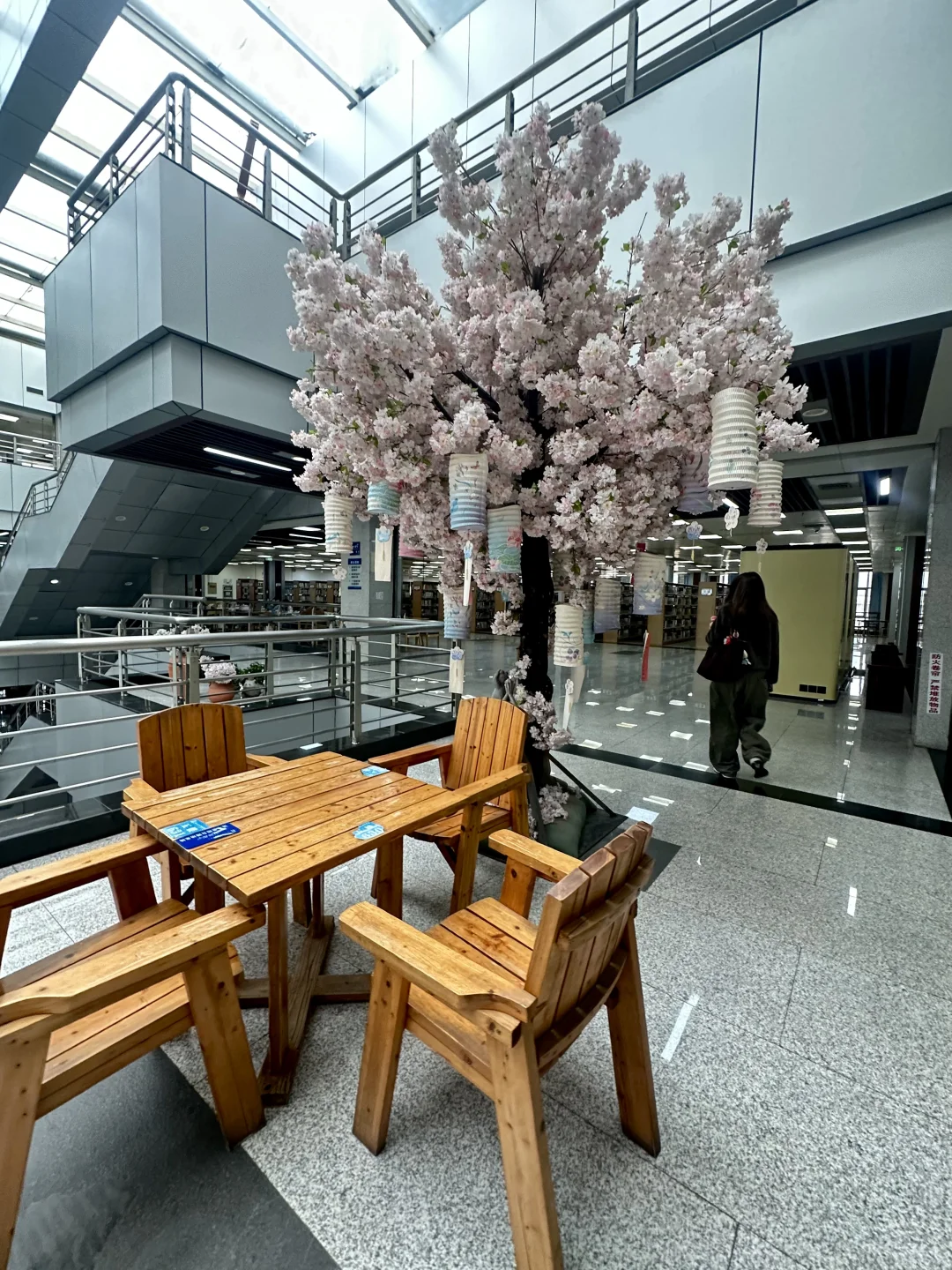 ?️才发现图书馆这么棒！เริ่ดเลยล่ะ!?