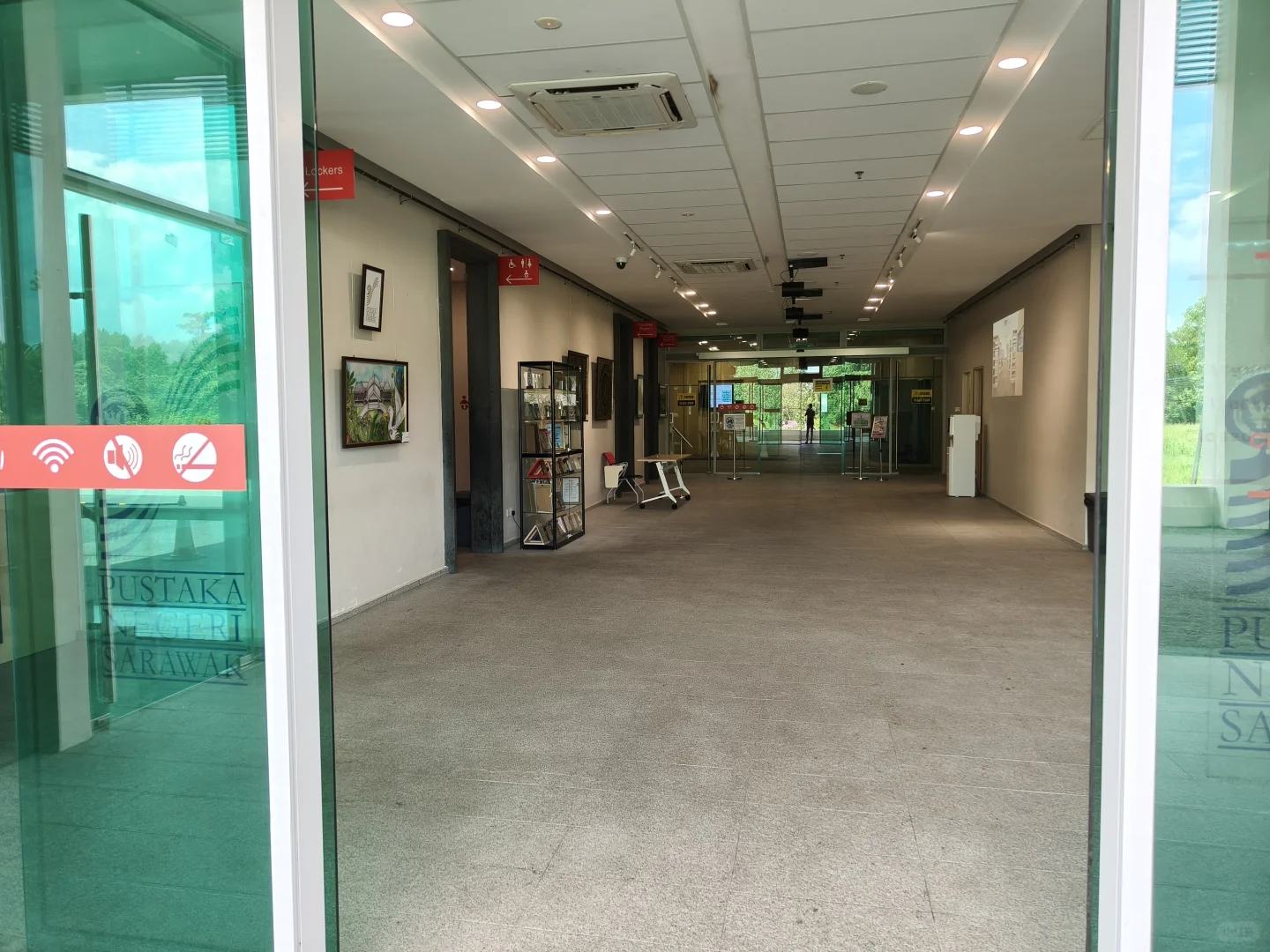 诗巫的州立图书馆原来那么先进！