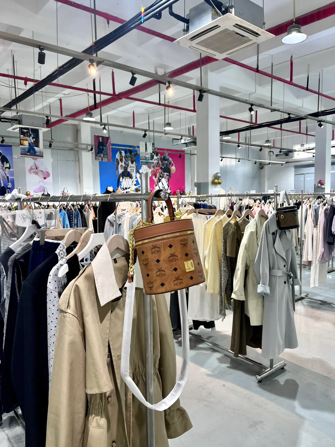 烟台这家店是懂i人的！超大服装工厂好逛好买