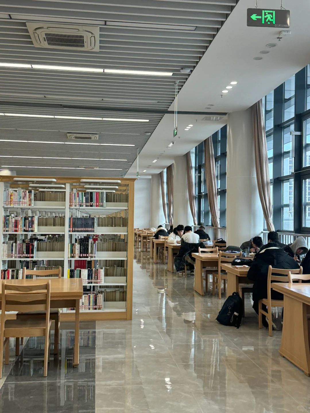 烟大新校区图书馆绝了