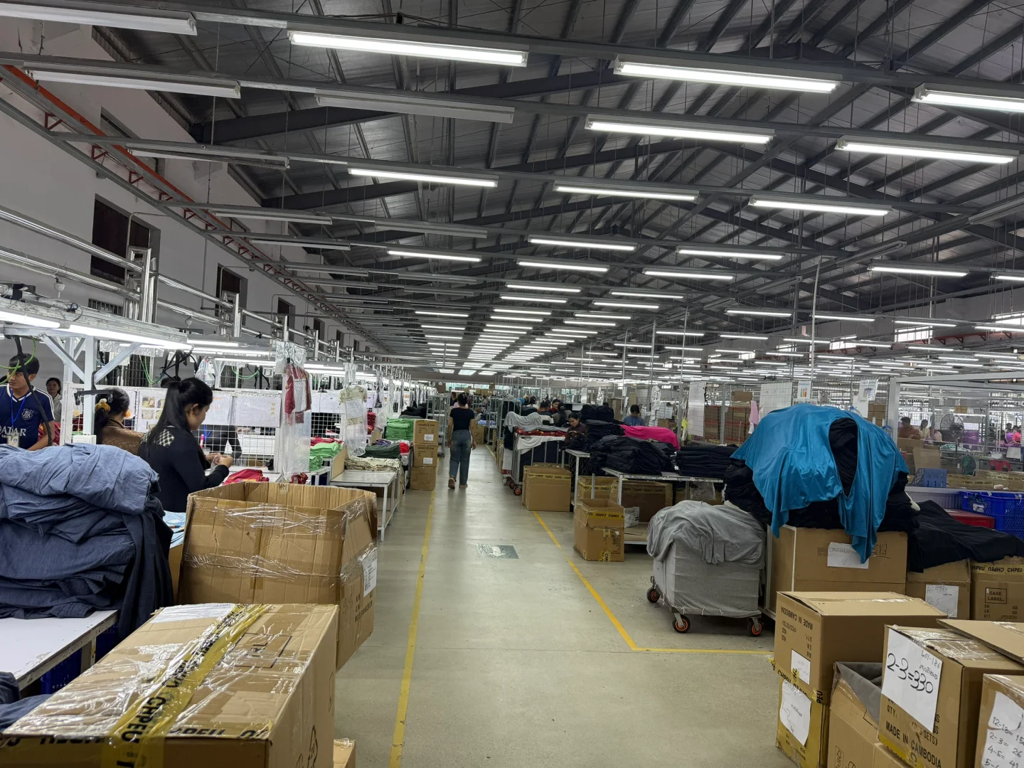 柬埔寨服装厂的日常