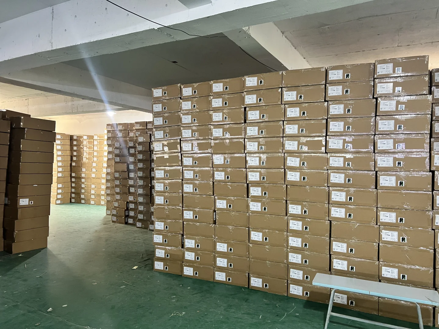 参观老婆家的服装厂,消费降级难道是蓝海