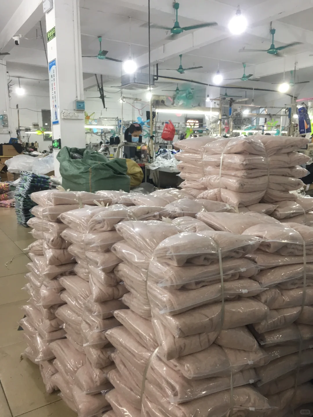 1500条裤子 服装工厂不做说有事放假了