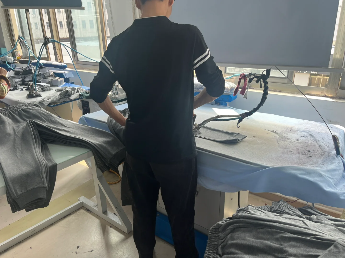 校服服装厂的运营