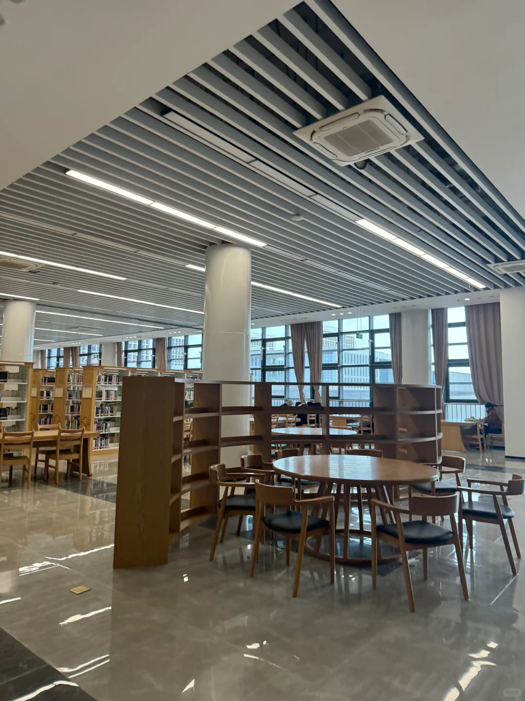 烟大新校区图书馆绝了