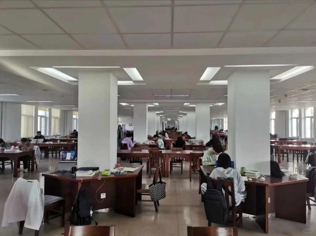 大连大学图书馆介绍