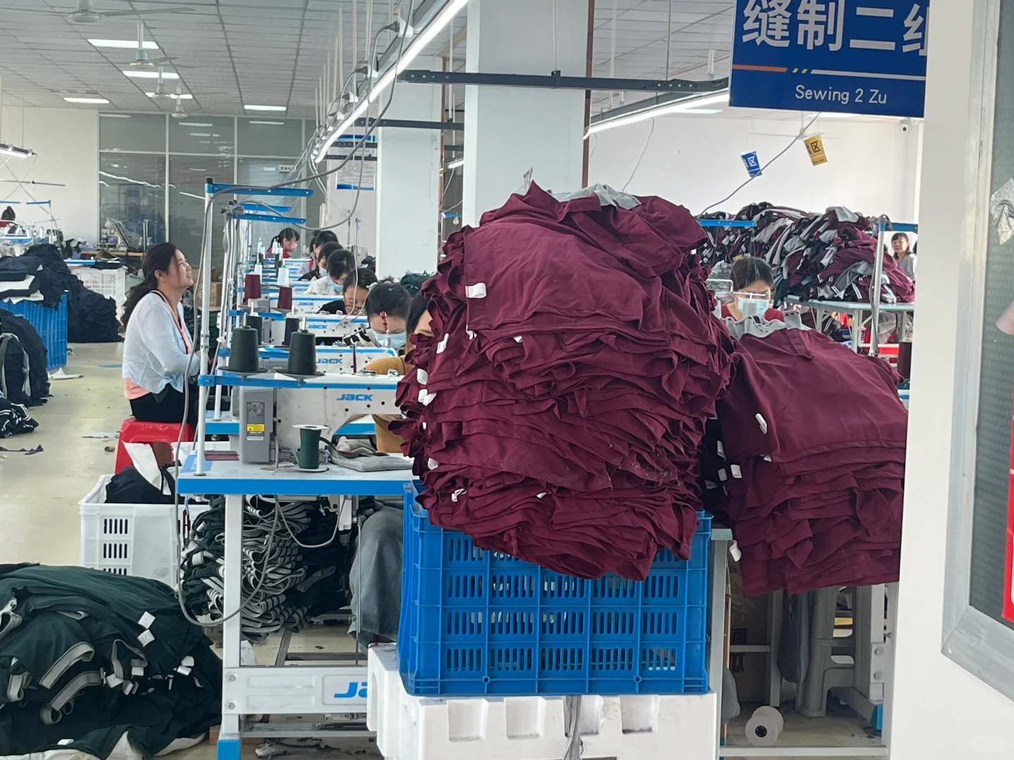 校服服装厂的运营