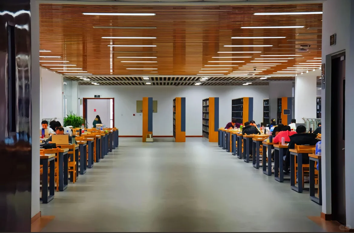 河北工程大学图书馆一角～