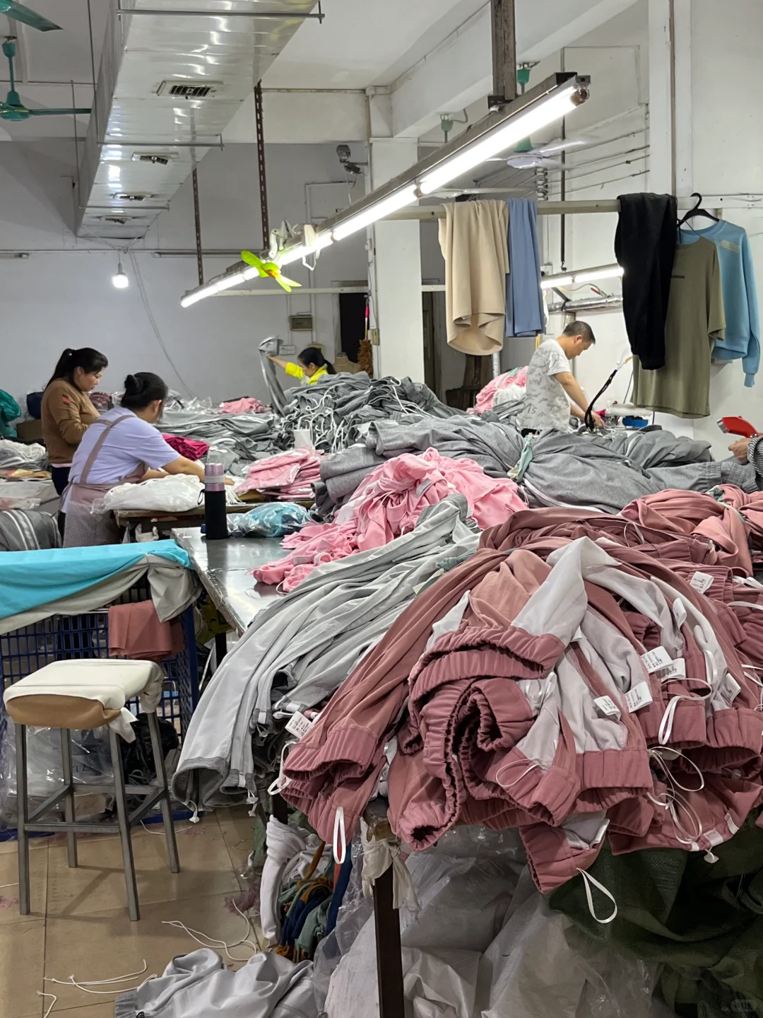 1500条裤子 服装工厂不做说有事放假了