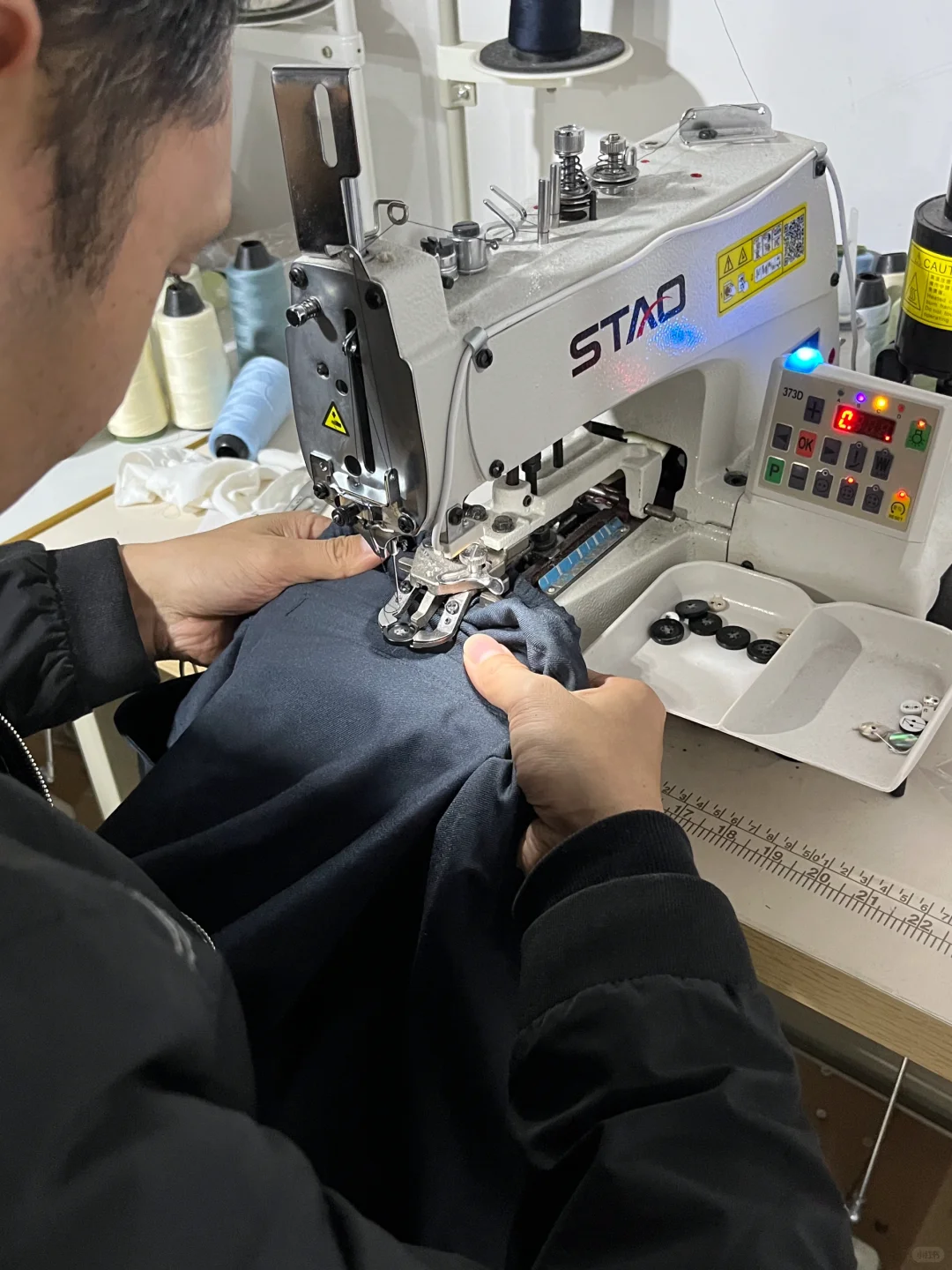 1500条裤子 服装工厂不做说有事放假了