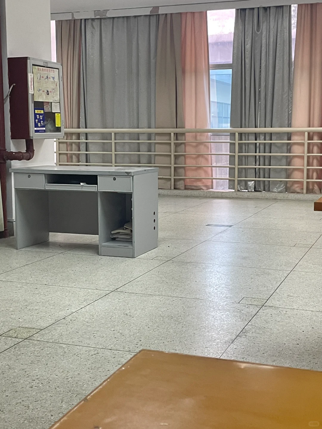 今天的图书馆格外的凉快！