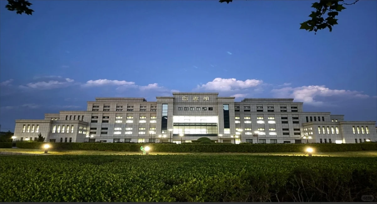 大连大学图书馆介绍