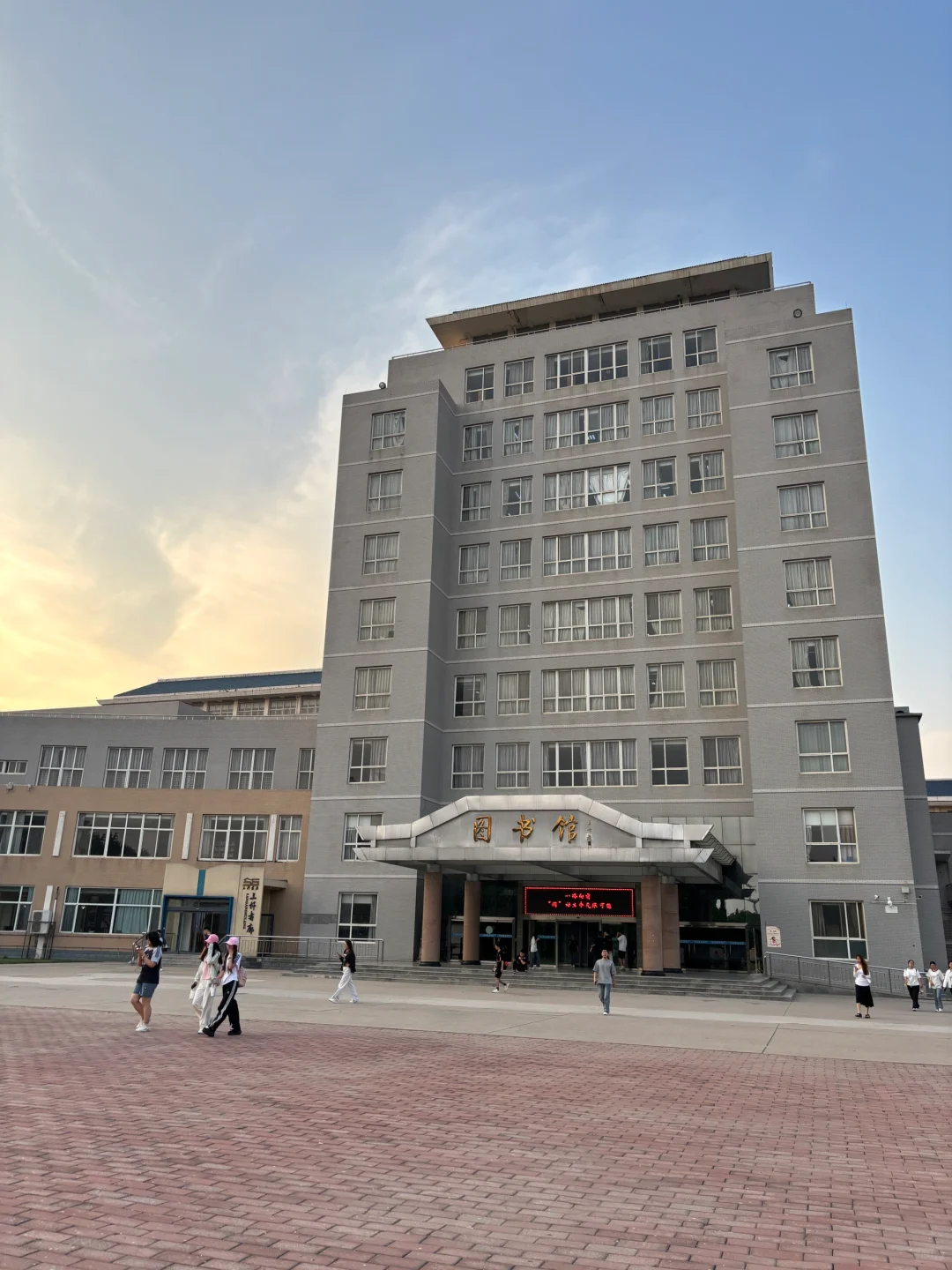 保定学院图书馆来啦！还有咖啡店☕️