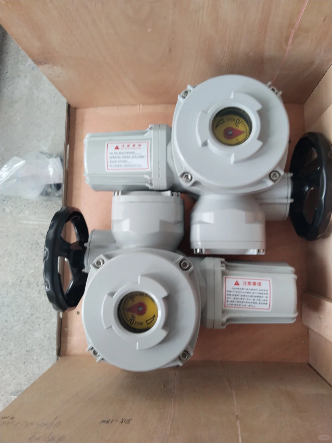 部分回转电动执行器到底选精小型还是q型？