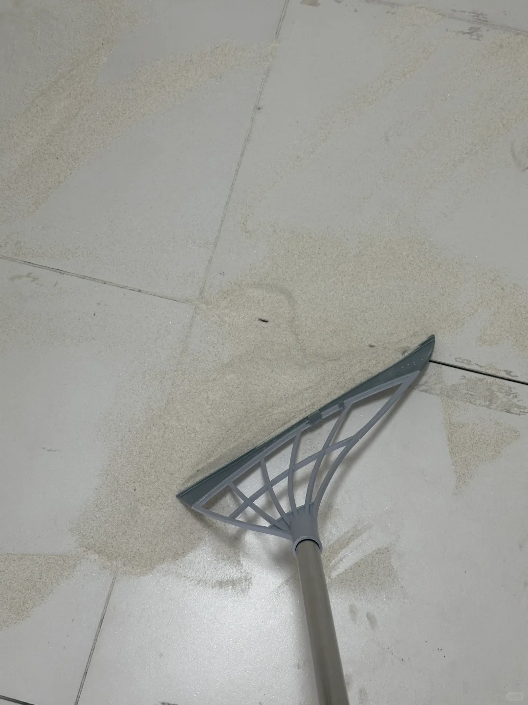 瓷砖缝里有水
