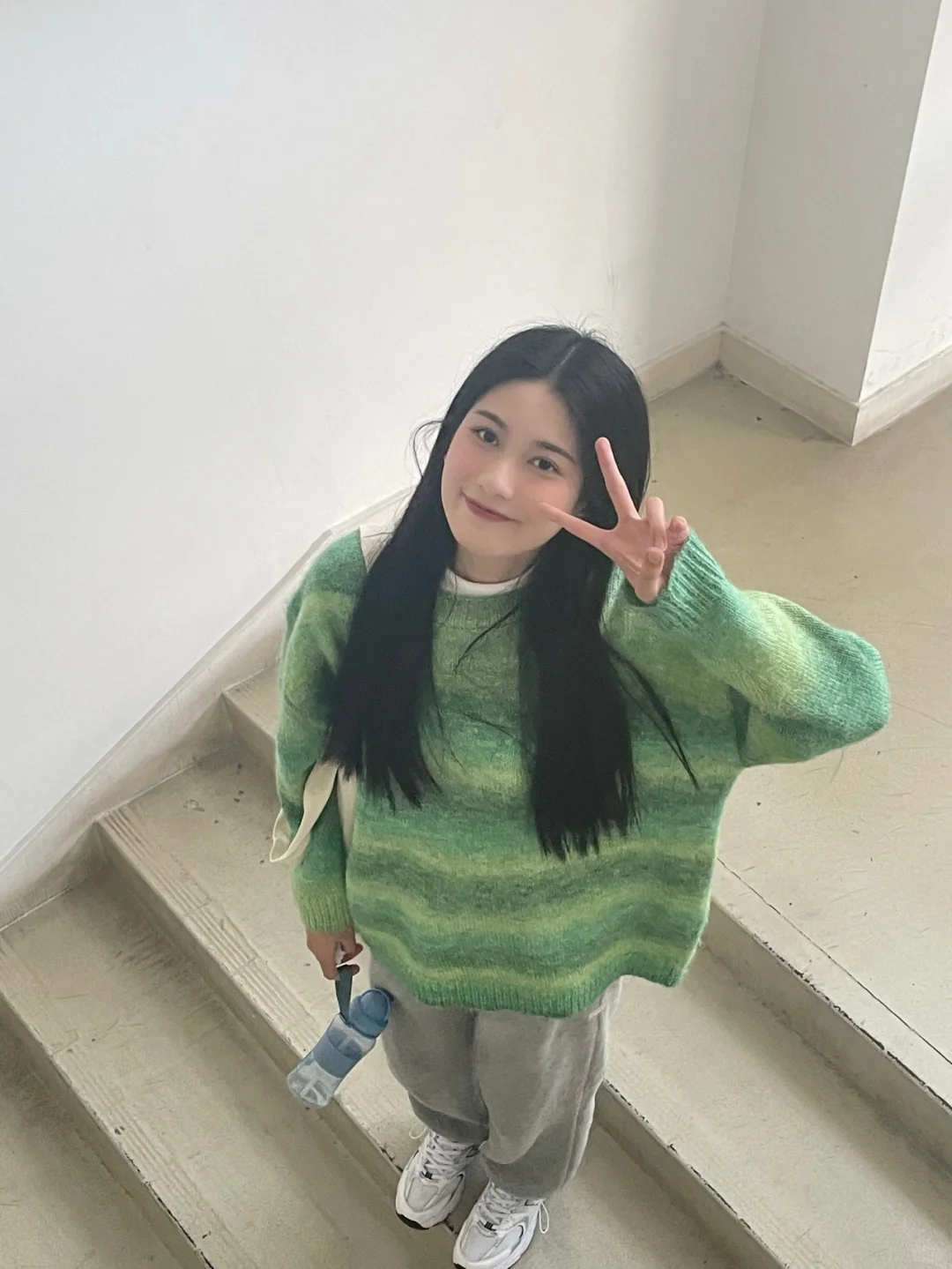 学校图书馆实在是太好拍啦！☀️