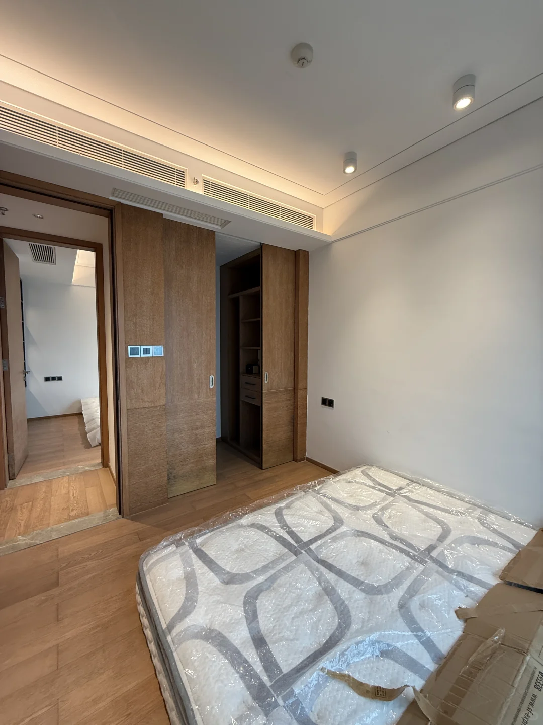 ✨ 会展湾中港85平河景空二房｜正朝南