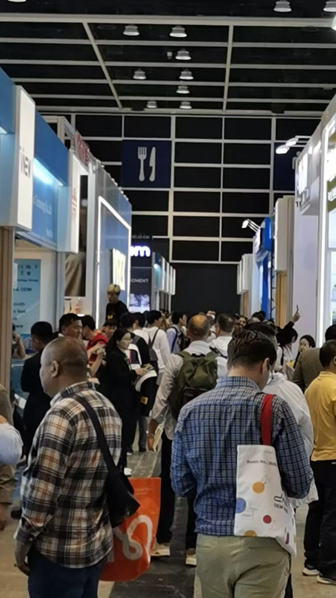 香港贸发局春季电子展开展第1天