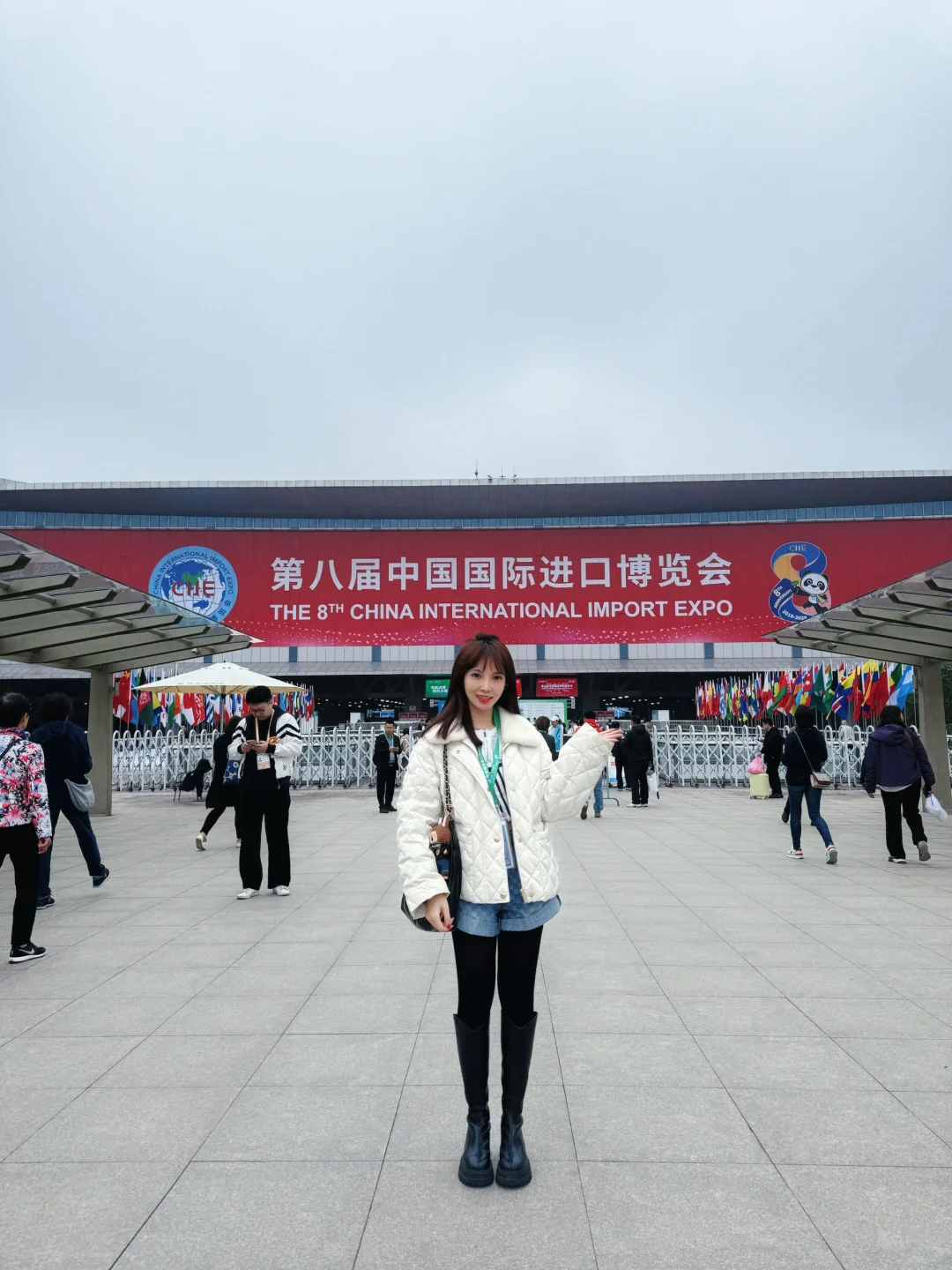 今日文案：看了个展?️