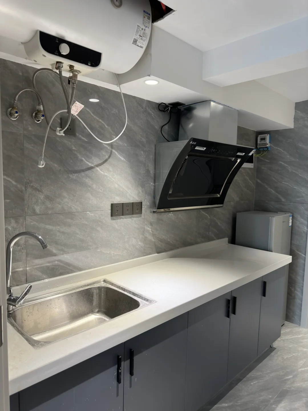 观山湖金融城会展城B区-两室出租-¥1650