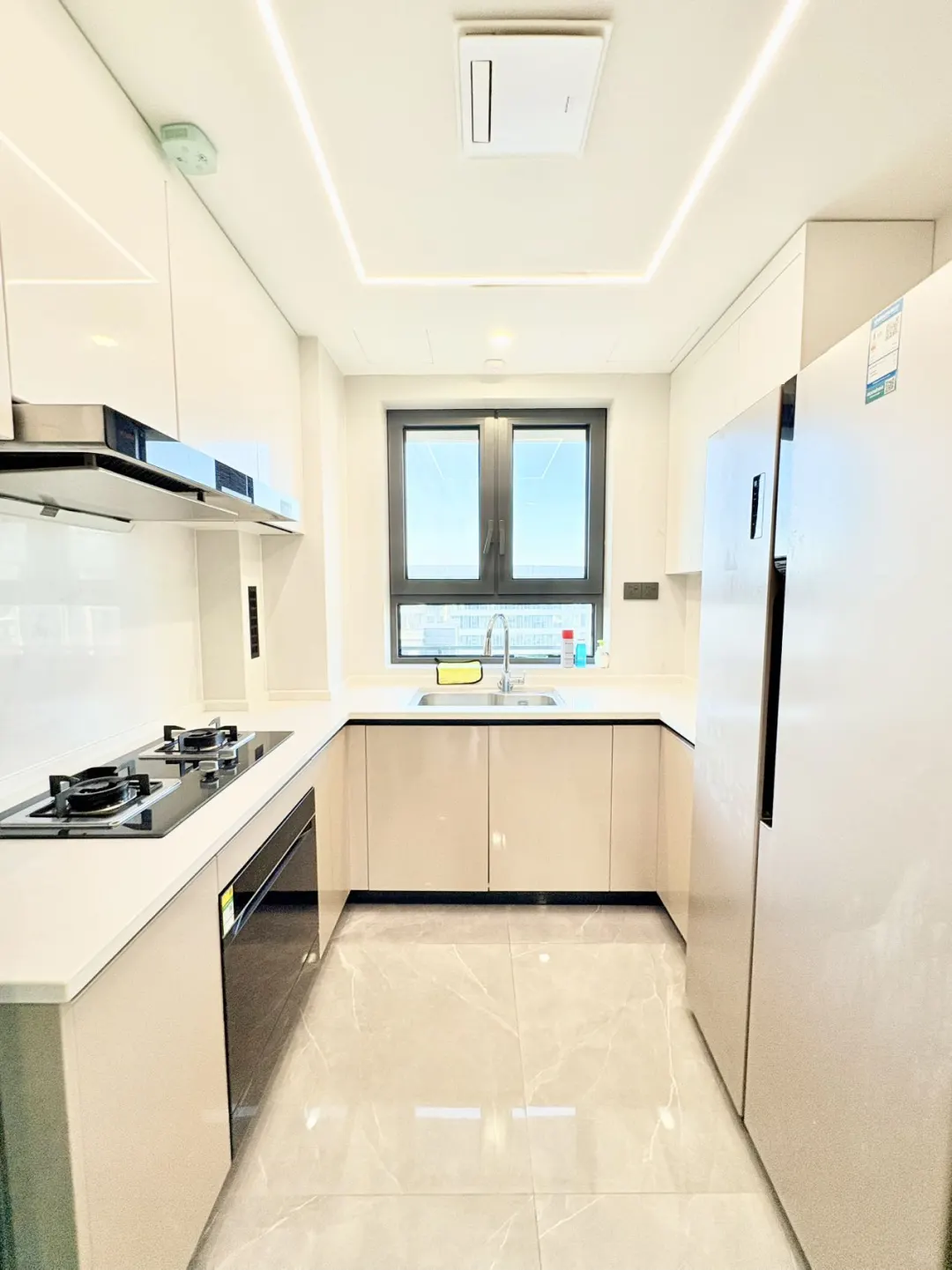 招商璀璨时代，高楼层3房，国家会展中心