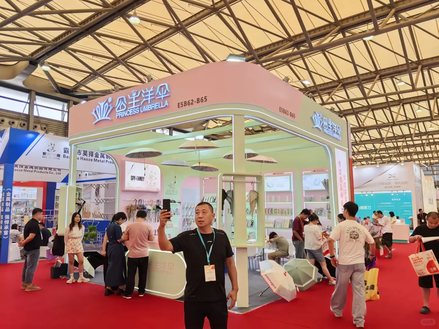 上海百货展今天顺利开展，设计搭建