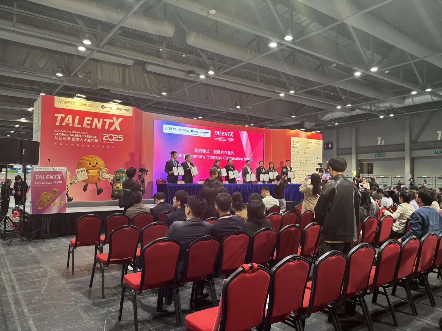 在Talent X逛到闭展！