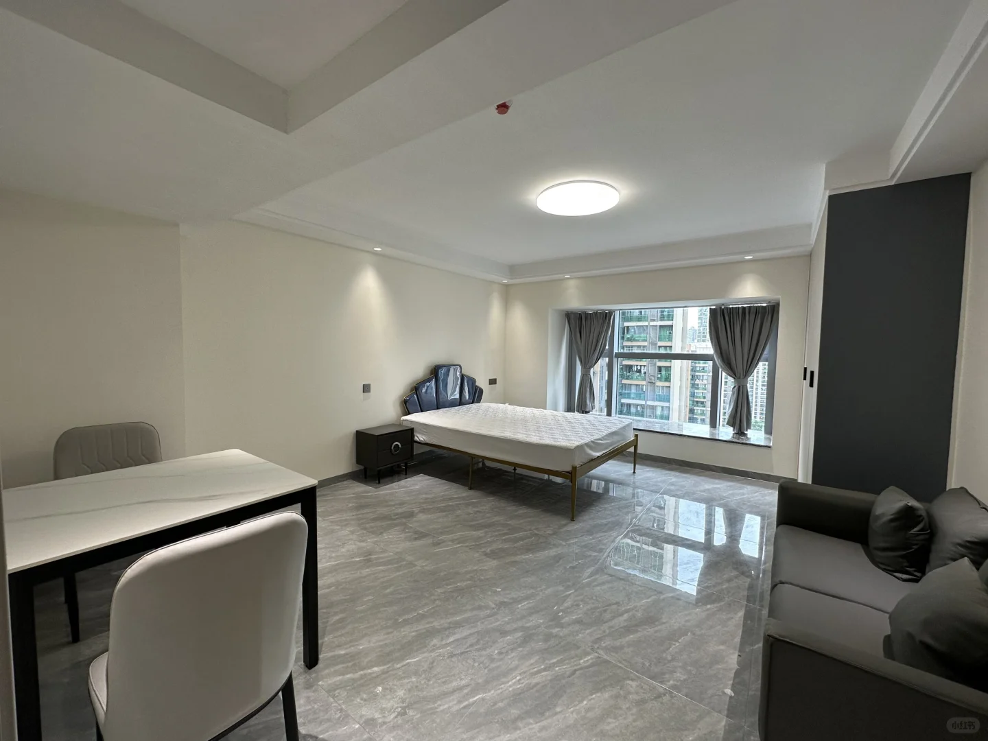 观山湖金融城会展城B区-两室出租-¥1650