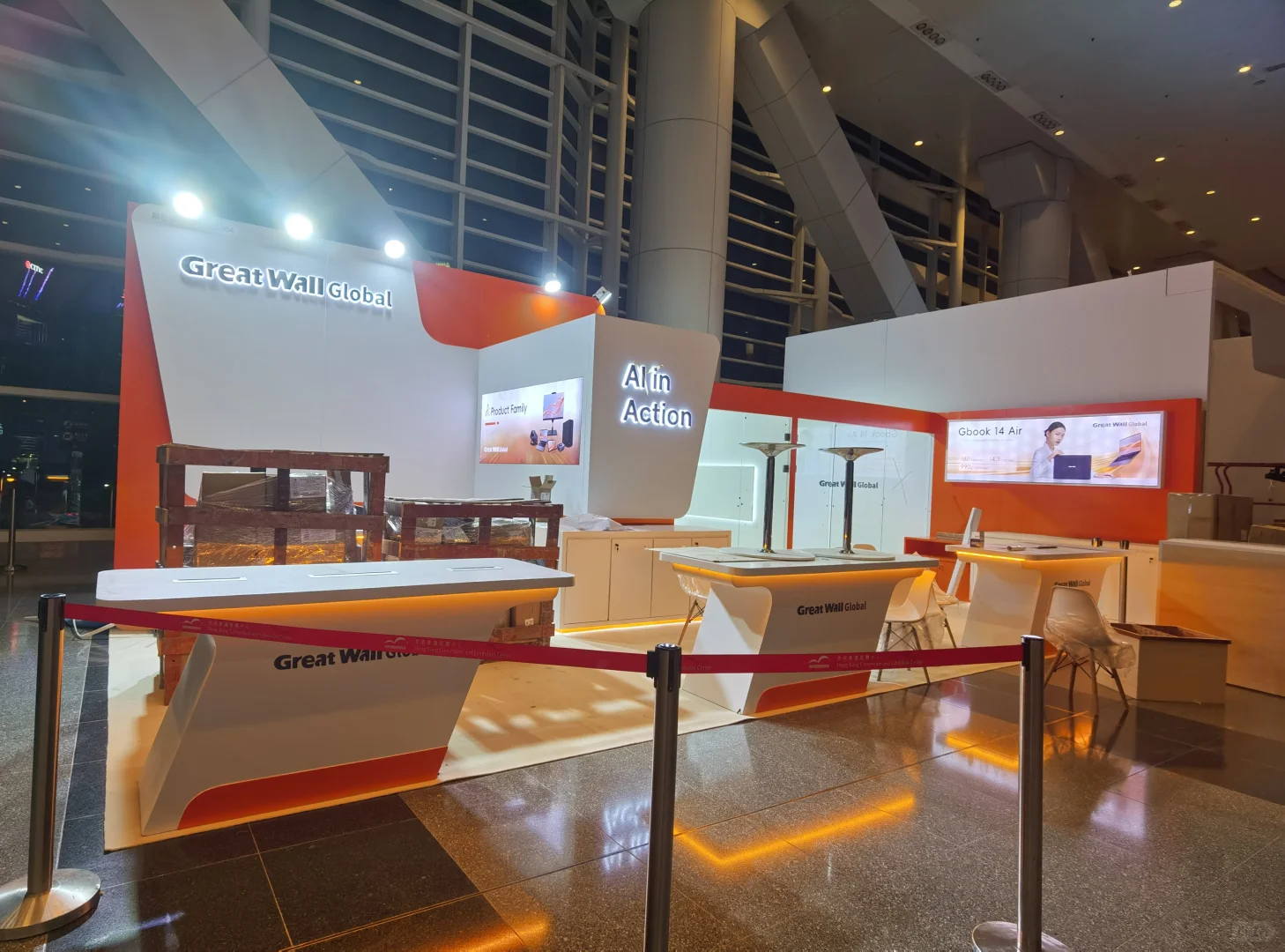 ??香港展 |最新简约橙色展台设计搭建