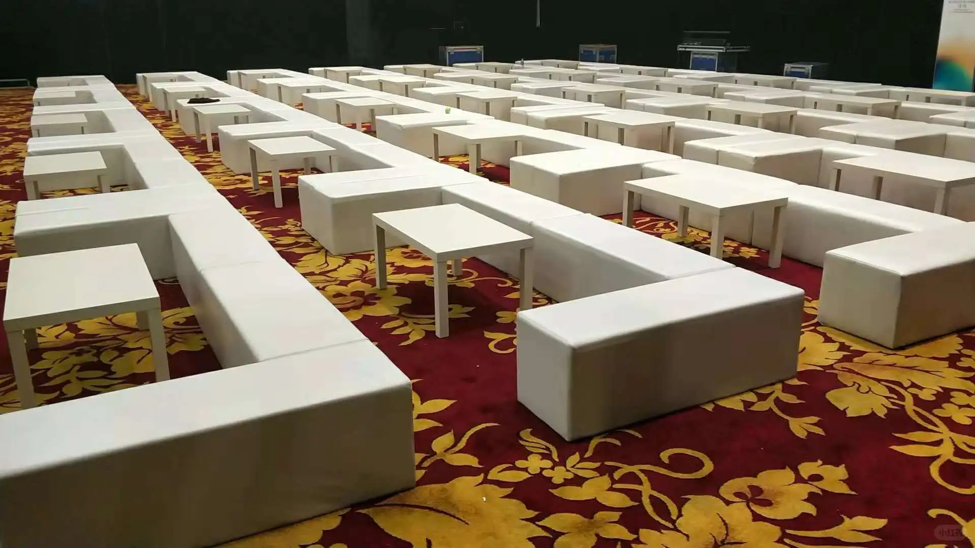 ?️沙发租赁新选择,开启会展座谈新体验