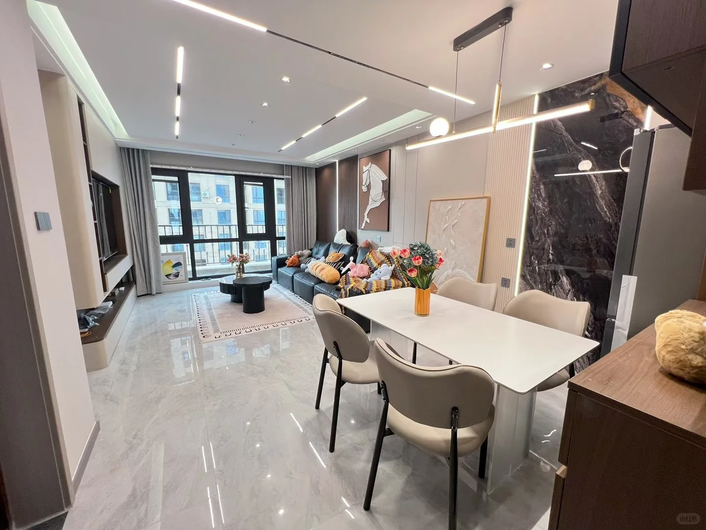 出售红光山会展旁华兵实验1梯1户全屋落地