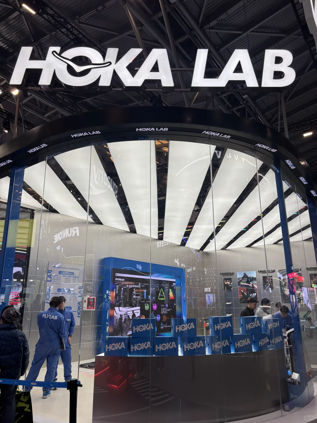 上马体博会的HOKA展台人也太多了吧！