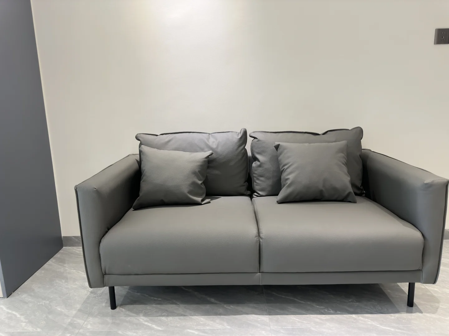 观山湖金融城会展城B区-两室出租-¥1650