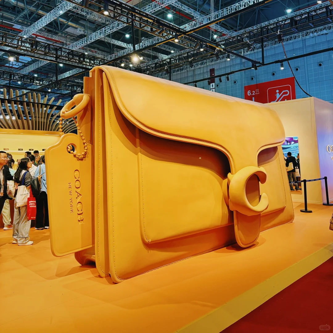 今日文案：看了个展?️