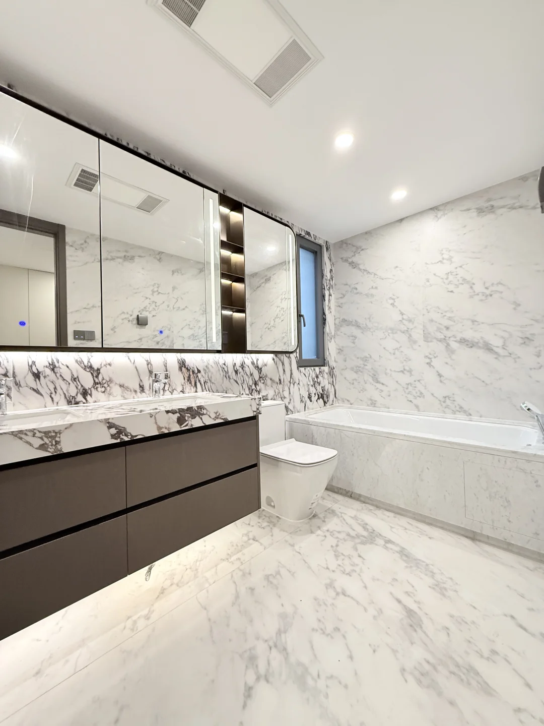 会展旁 一梯一户大平层 4房拎包入住